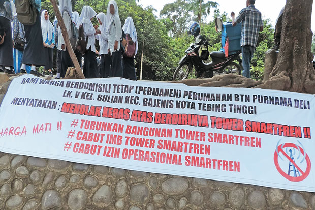 Warga Protes Pengoperasian...