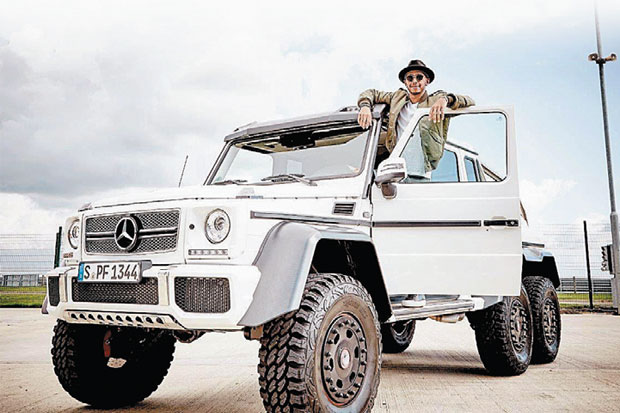 Lewis Hamilton Mejeng...