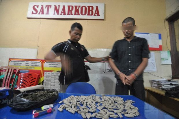 Penghasilan Kurang,...