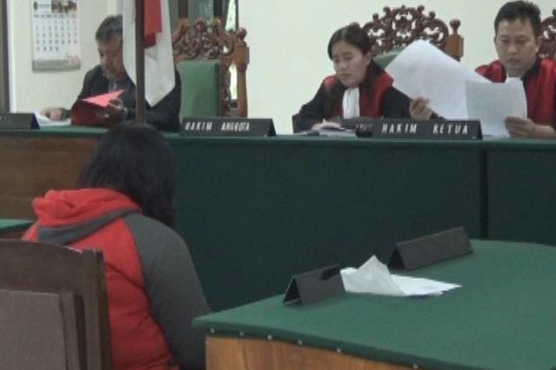 Senggol Kaca Kantor...