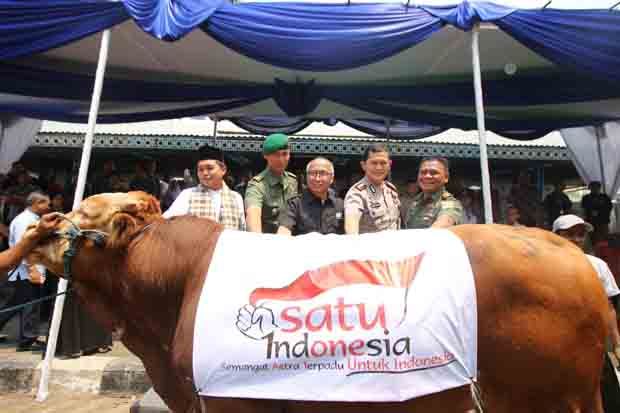 Astra Serahkan Lebih...