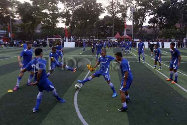 Persib Bandung vs Martapura...