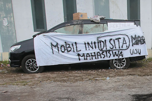 Mahasiswa UISU Sandera...