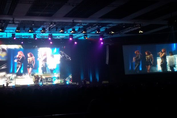 KM Buka Fanmeeting BTS...