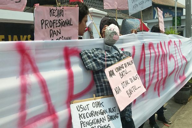 Kejari Bekasi Didesak...
