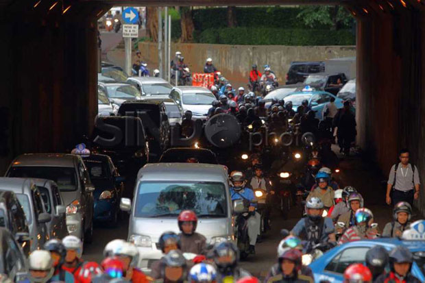 Lalu Lintas Padat, Polisi...