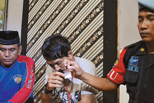 Petugas Lapas Tangkap...