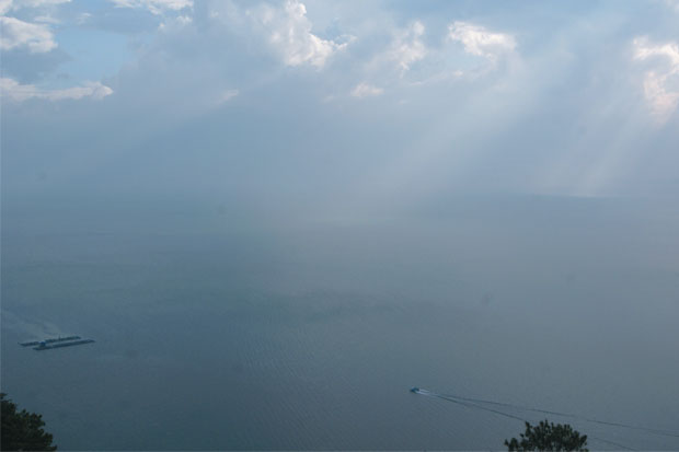 Kabut Asap Ganggu Pelayaran...