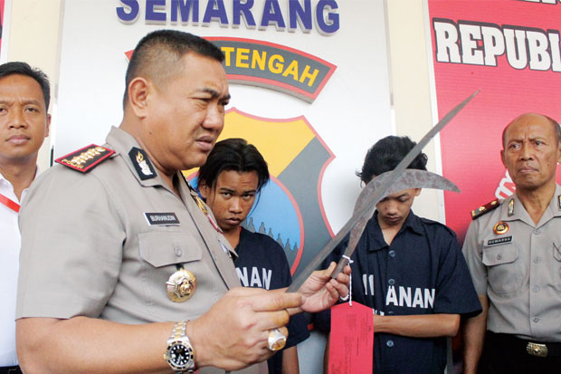 Polisi Tangkap Komplotan...