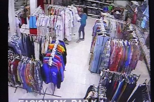 Aksi Pencuri Baju di...
