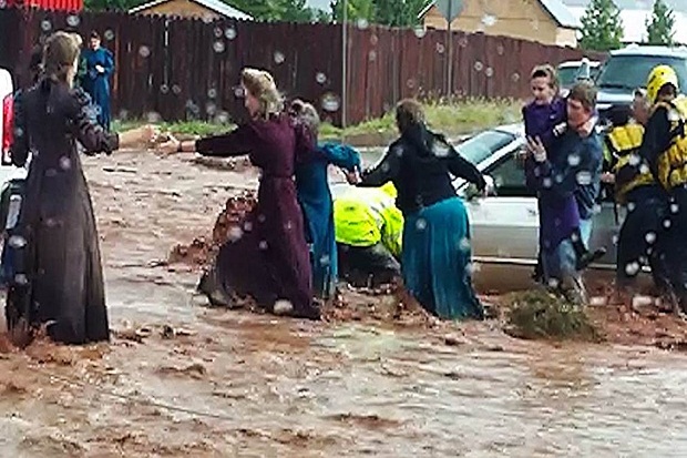 Banjir Bandang Terjang...