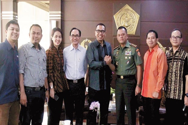 Panglima TNI-MNC Bahas...