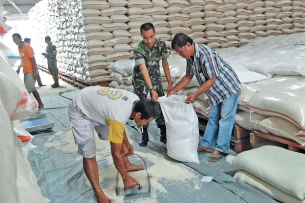 Anggota TNI Ikut Awasi...