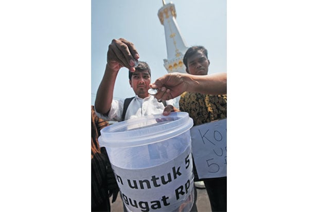 Warga Galang Koin untuk...