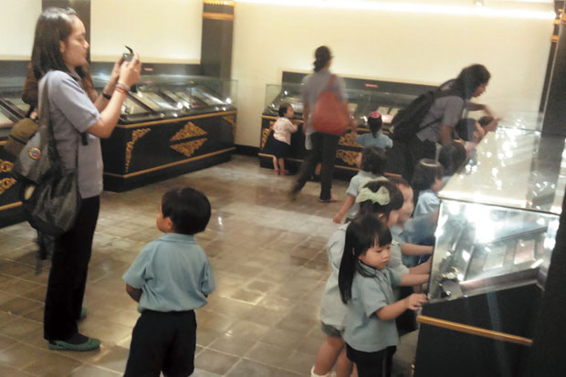 Mengajari Anak Sejarah...