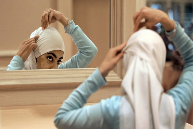 Dua Wanita Iran Didenda...