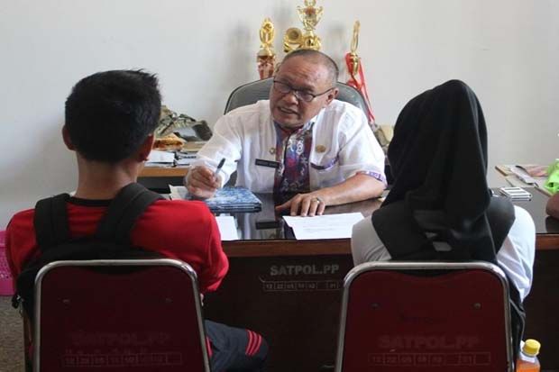 Bermesraan di Taman...