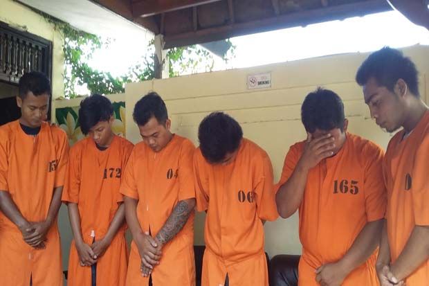 Polisi Bekuk 6 Buronan...