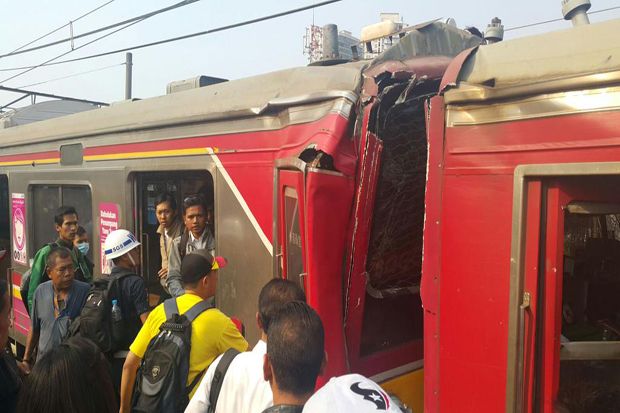 Commuter Line yang Tabrakan...