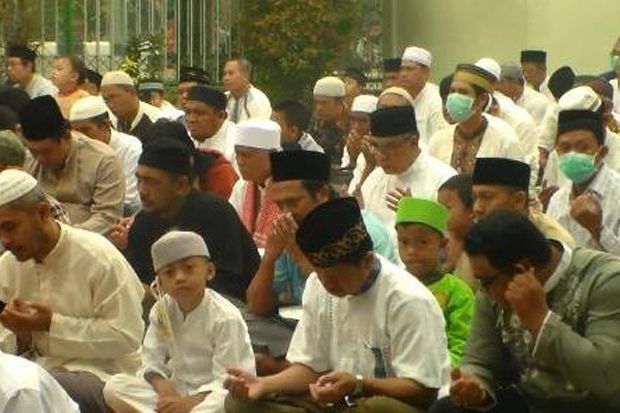 Warga Muhammadiyah Berdoa...