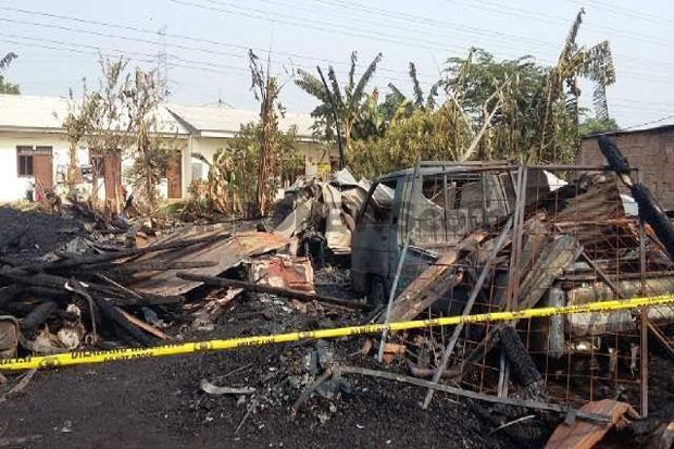 Kebakaran di Depok,...