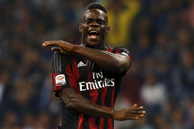 Lawan Genoa, Pelatih...