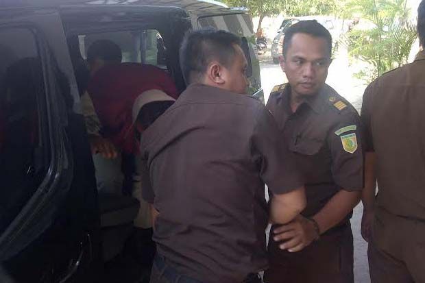 Korupsi Pengadaan Buku,...