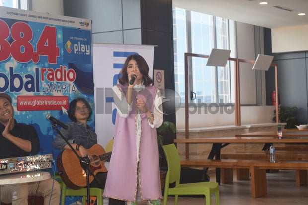 Indah Dewi Pertiwi Gandeng...