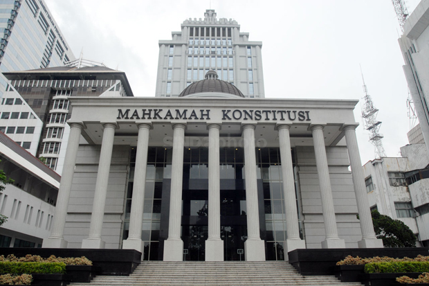 MK Kembali Uji Permohonan...