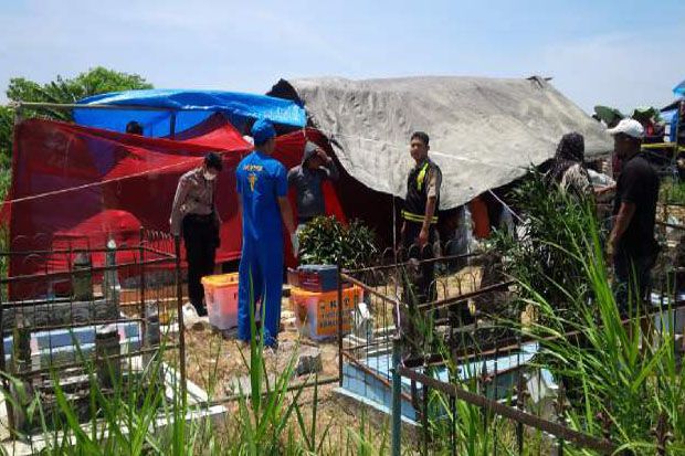 Polisi Bongkar Kuburan...
