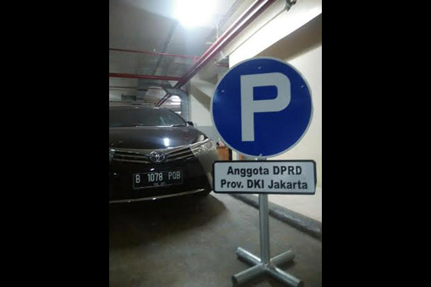 Keluarkan Nopol Pelat...