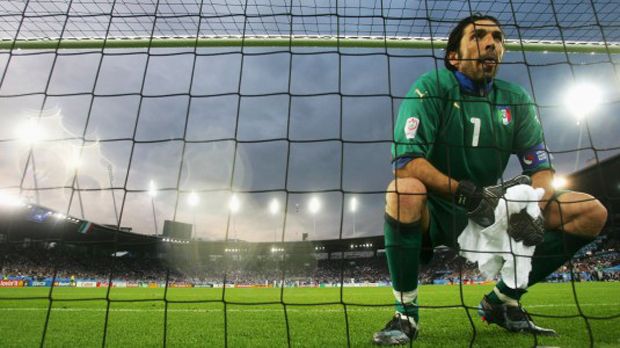 Aneh, Buffon Tak Masuk...