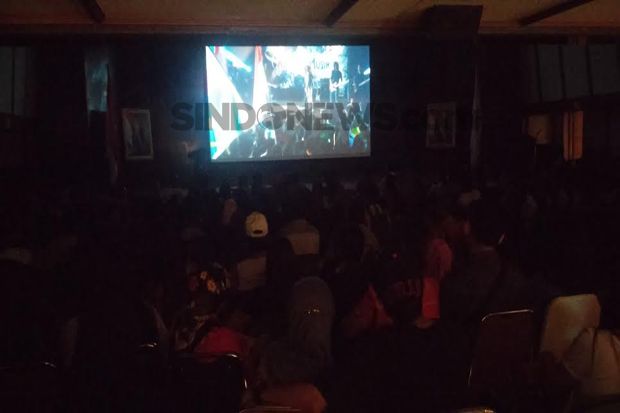 Ahok Nobar Film SLank...