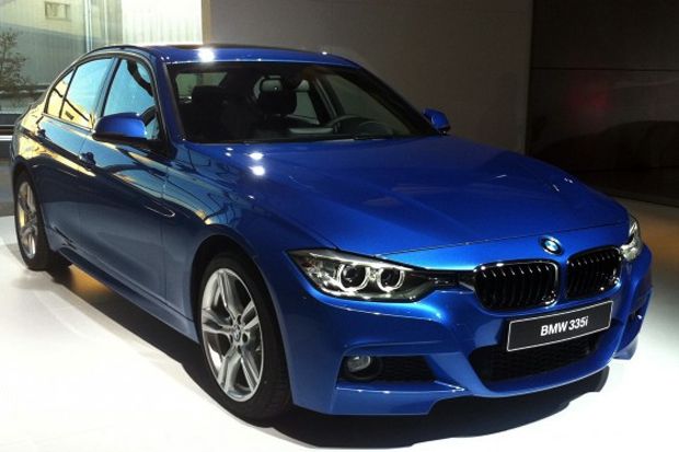 BMW Pamer Mobil Seri...