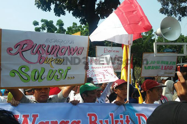Sambangi Kantor Ahok,...