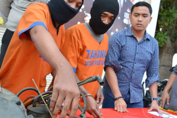Dua Perajin Emas Palsu...