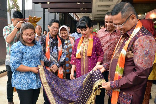 Menperin: Songket dan...