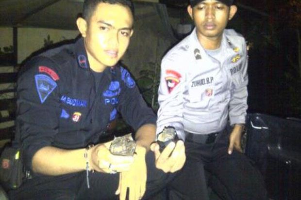 Warga Temukan Dua Granat...