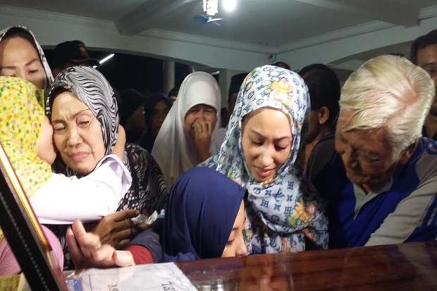 Jenazah Tiba di Masjid,...