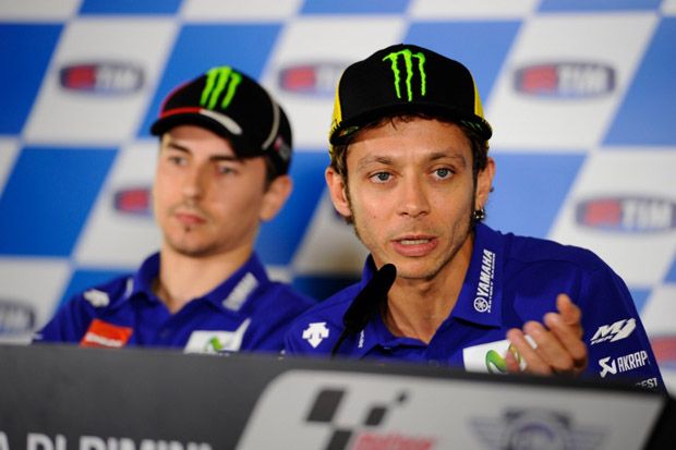 Senggolan dengan Lorenzo...