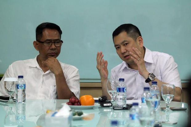 Berkunjung ke Republika,...