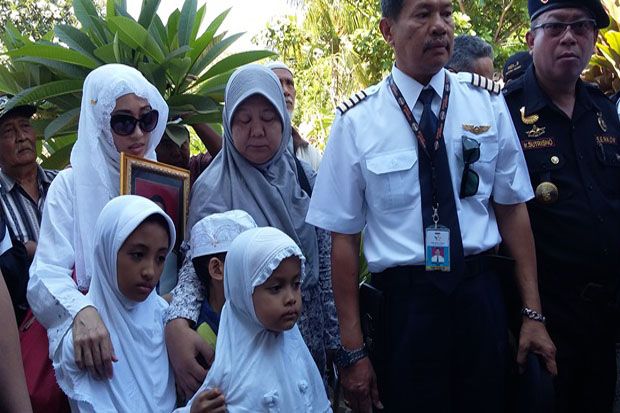 Kesedihan Istri dan...