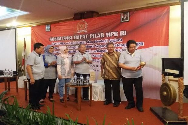 MPR Sosialisasi Empat...