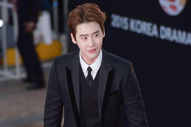 Lee Jong Suk-Park Shin...