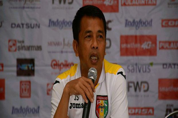 Ke Bandung, Pelatih...