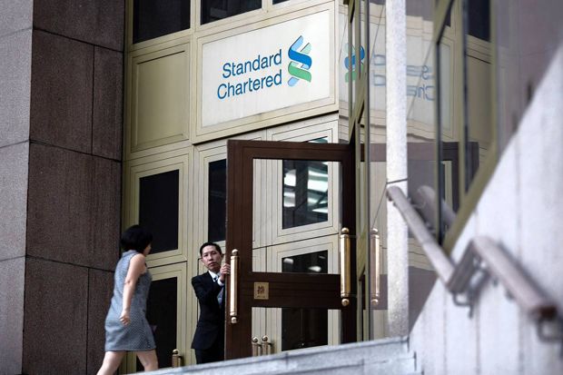 Standard Chartered Pangkas...