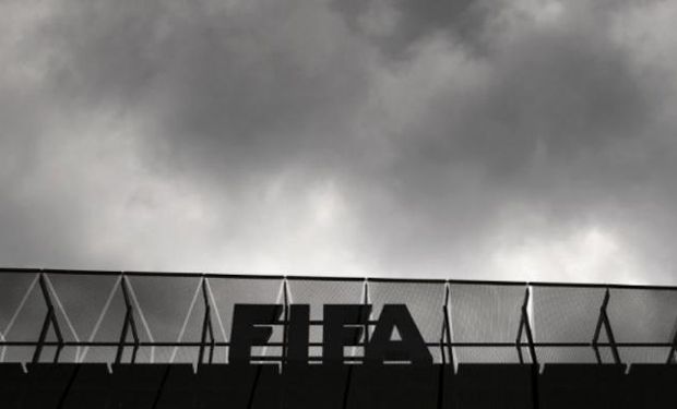 Awal November, FIFA...