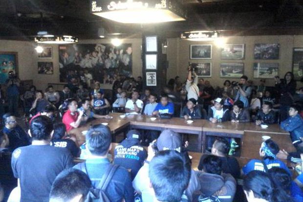 Jelang Final, Bobotoh...