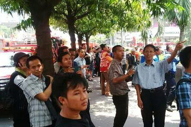 Kebakaran, Karyawan...