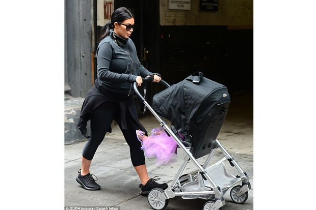 Hamil Besar, Kim Kardashian...
